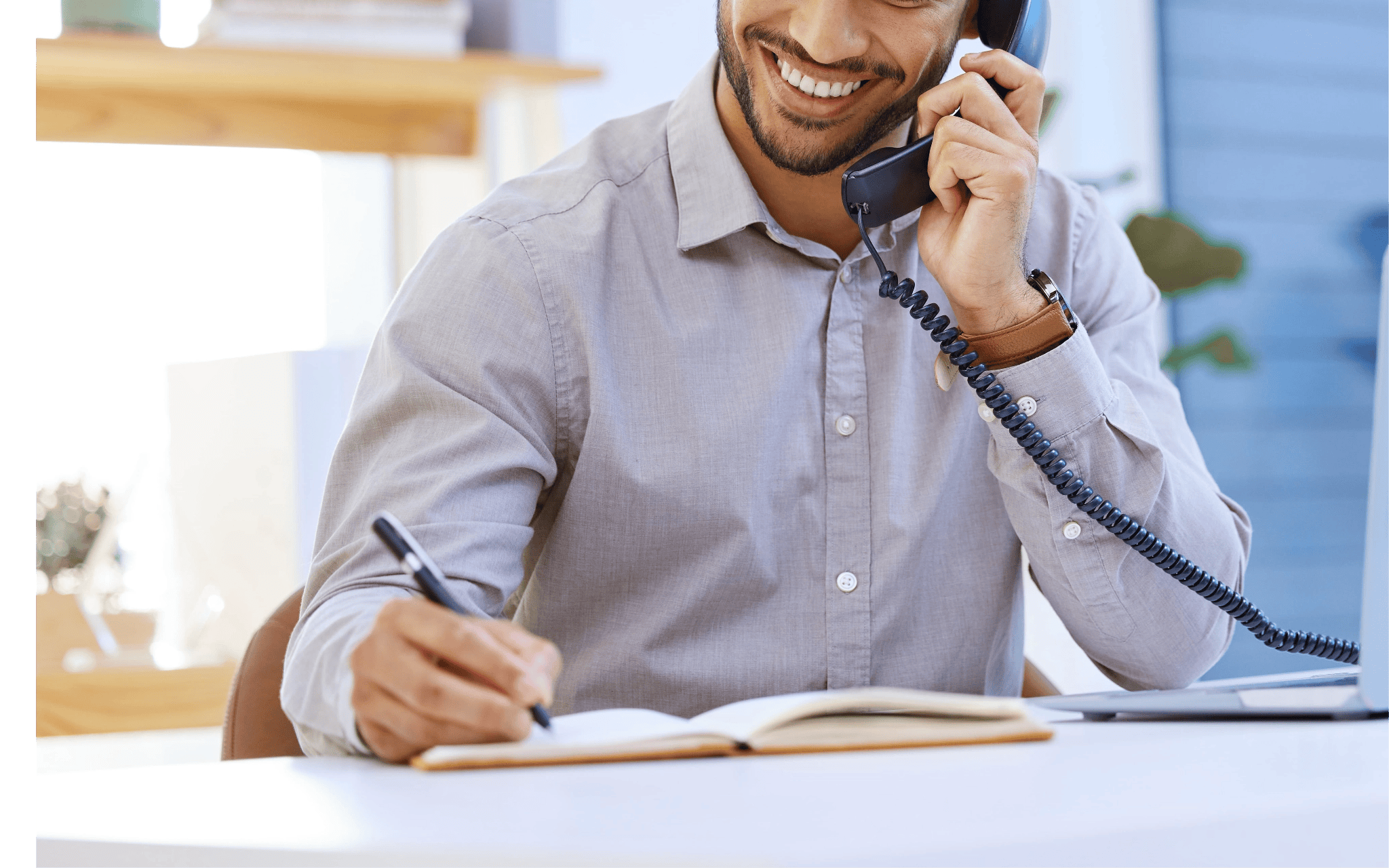 Immagine di un componente del tem a telefono con un cliente