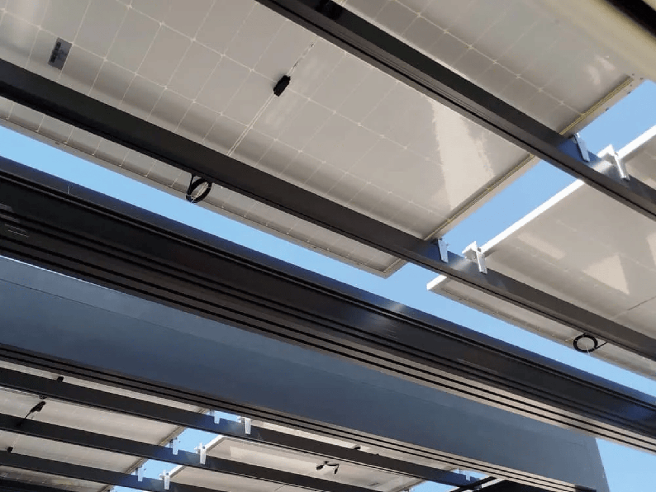 Immagine di una pergola fotovoltaica Naked