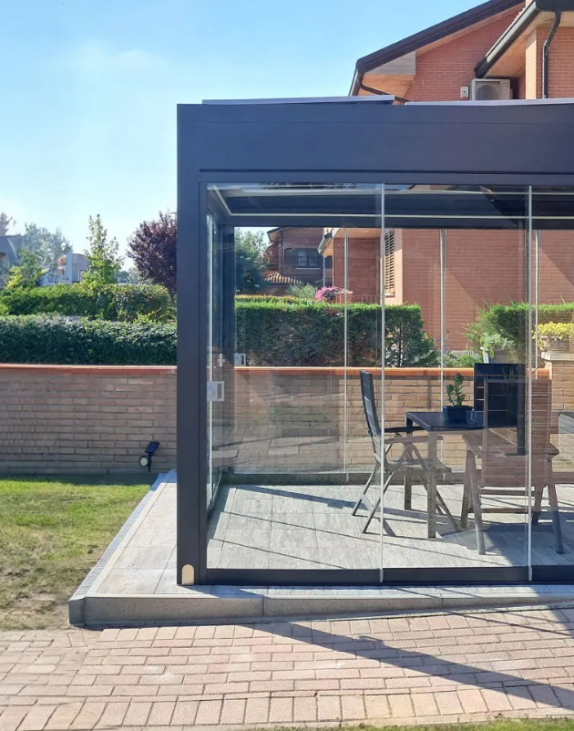 Foto di una pergola fotovoltaica