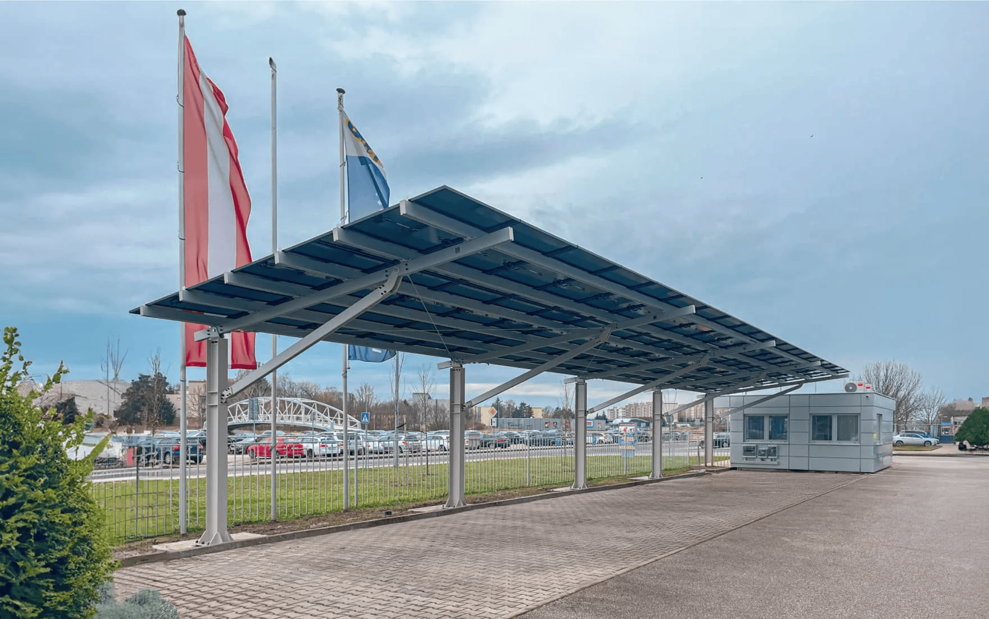 Immagine di una pergola fotovoltaica Carport