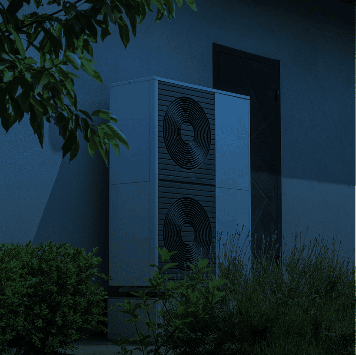 Immagine di una donna sul divano